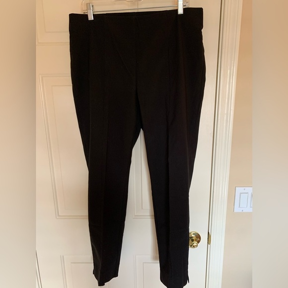 Chicos Brigitte solid black “so slimming” crop length 2.5 (equiv sz 14). - Picture 4 of 7
